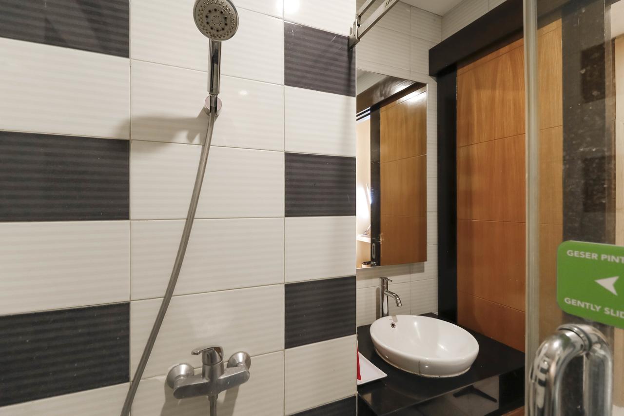Reddoorz Near Roxy Hotel Jakarta Exterior foto