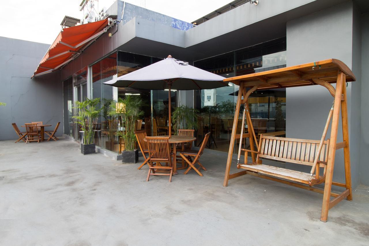 Reddoorz Near Roxy Hotel Jakarta Exterior foto