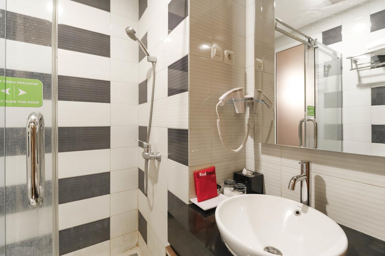 Reddoorz Near Roxy Hotel Jakarta Exterior foto