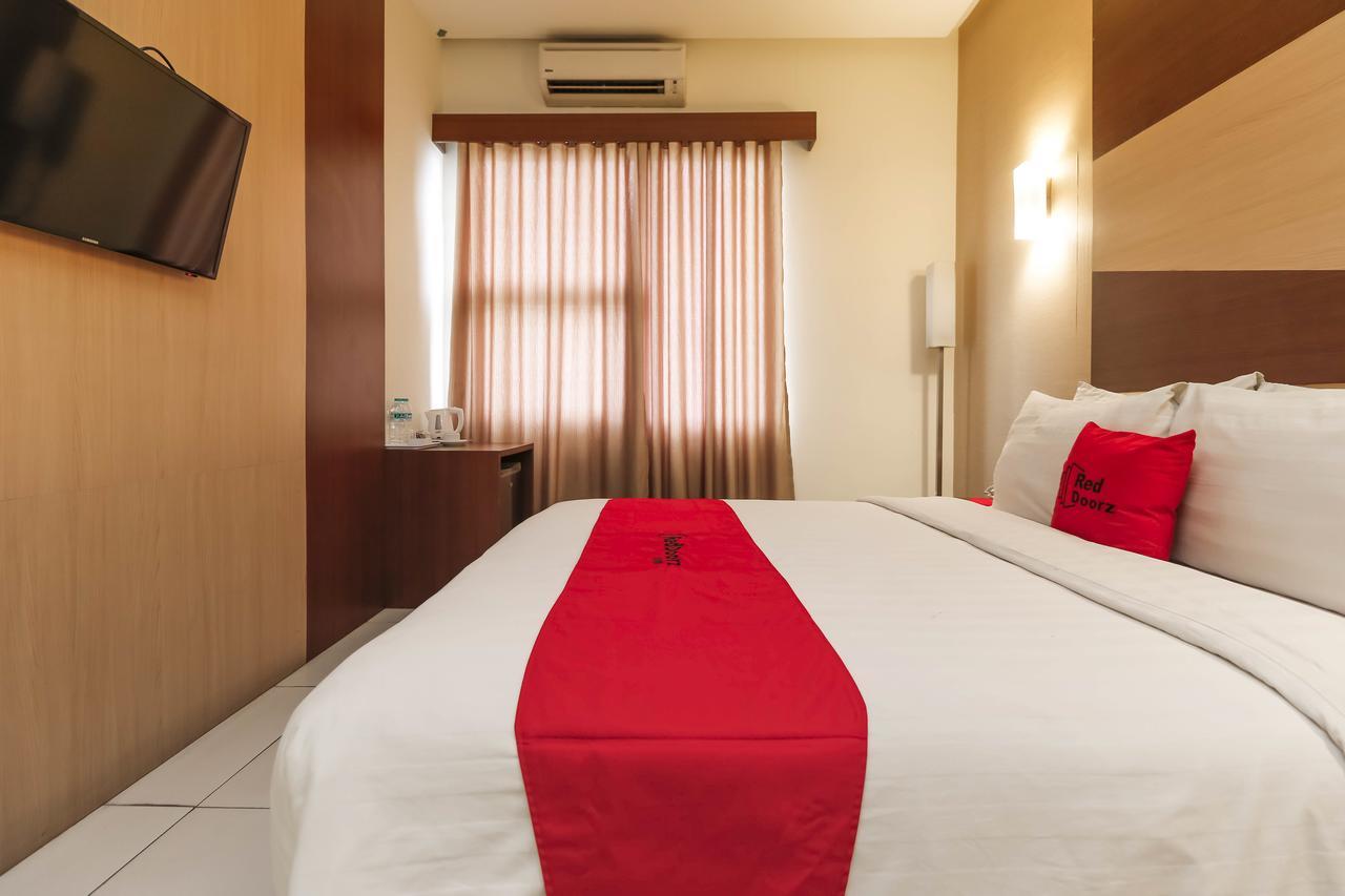 Reddoorz Near Roxy Hotel Jakarta Exterior foto